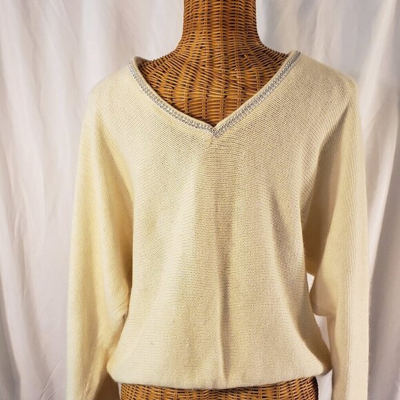 I.B. DIFFUSION Women's Beaded White Sweater Size M/L - Picture 3 of 5